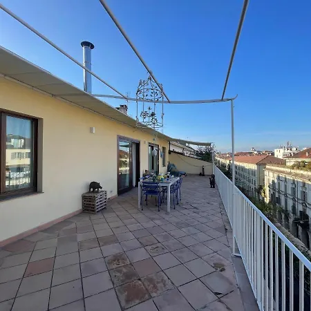 Stunning Terrace With Mole View - Via Po, Ac&lift 아파트